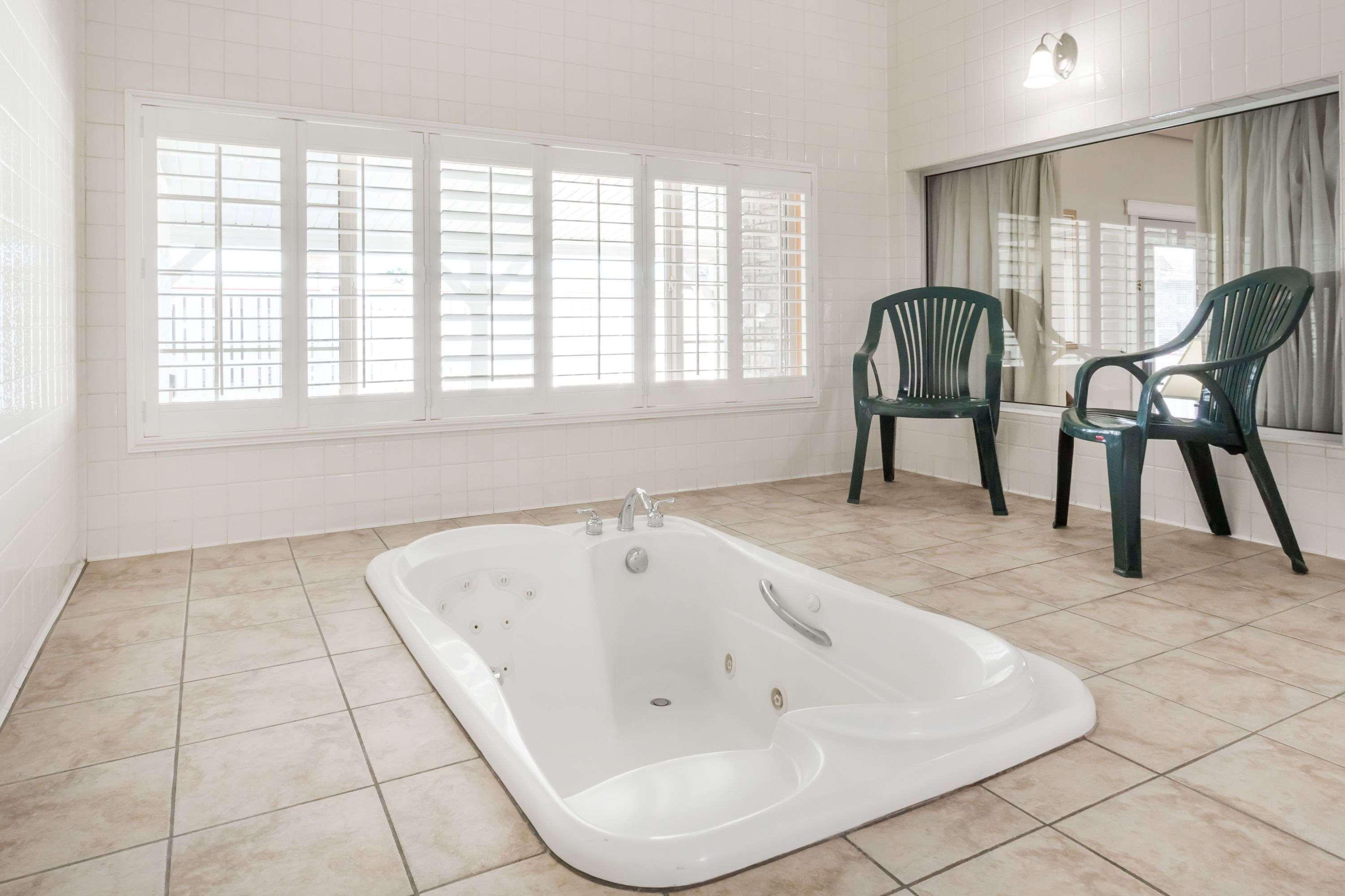 Ramada By Wyndham Ely Hotel Buitenkant foto